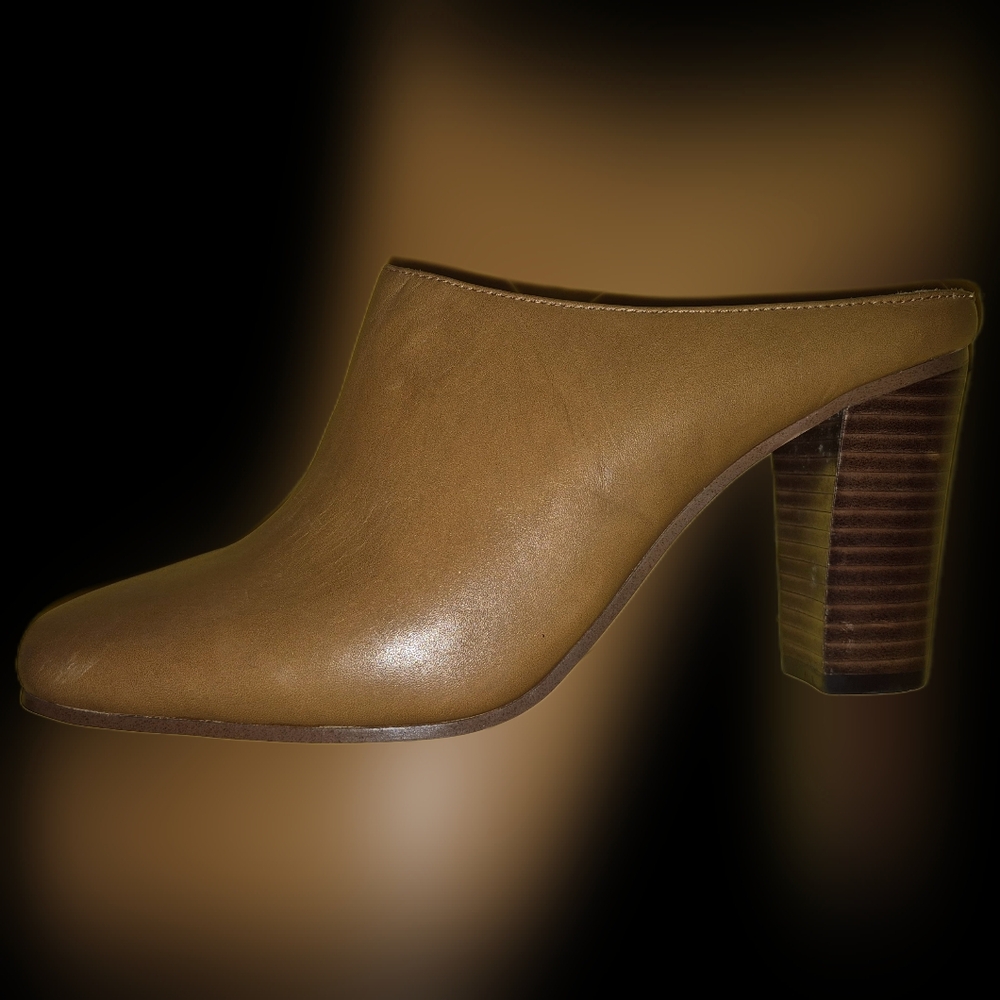 NWT Elegant Tan Women's Mules